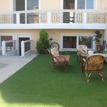 Rea'S Guest House Artemida  Exterior photo
