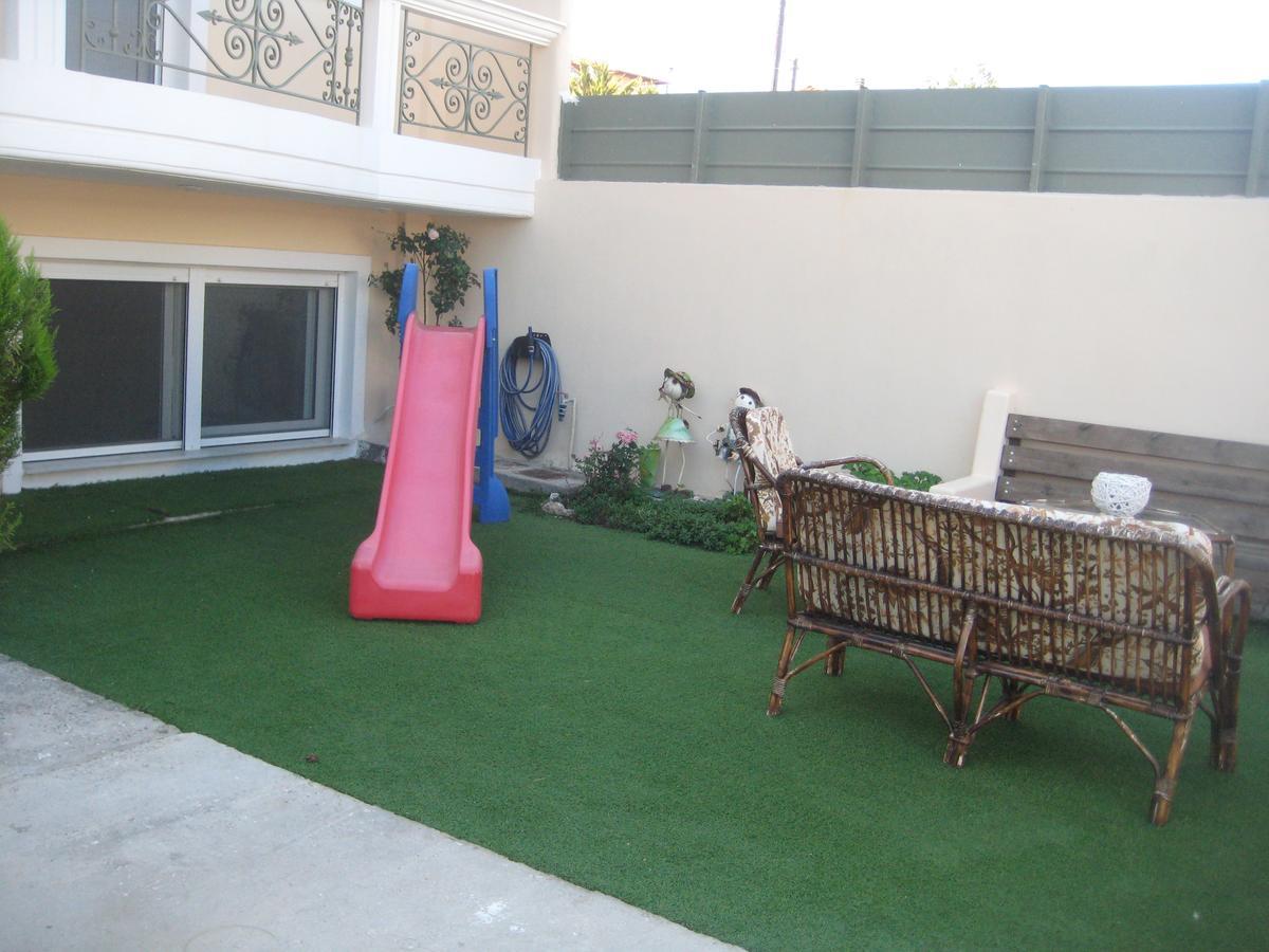 Rea'S Guest House Artemida  Exterior photo